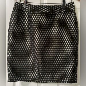 4 for $20 special 
Ann Taylor Petite Fully Lined Black & Shimmery Gold Skirt